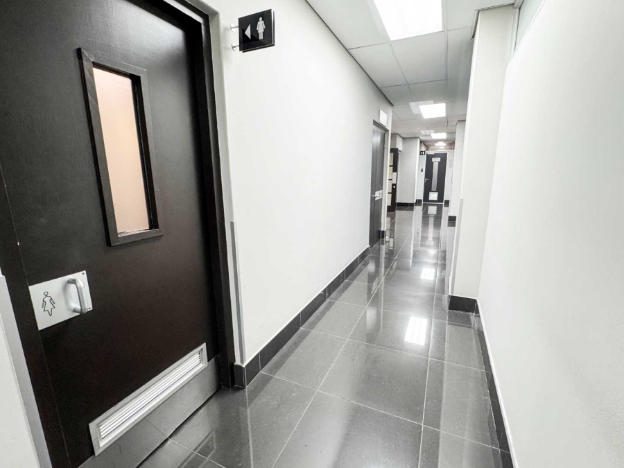 To Let Commercial Property for Rent in Mowbray Western Cape